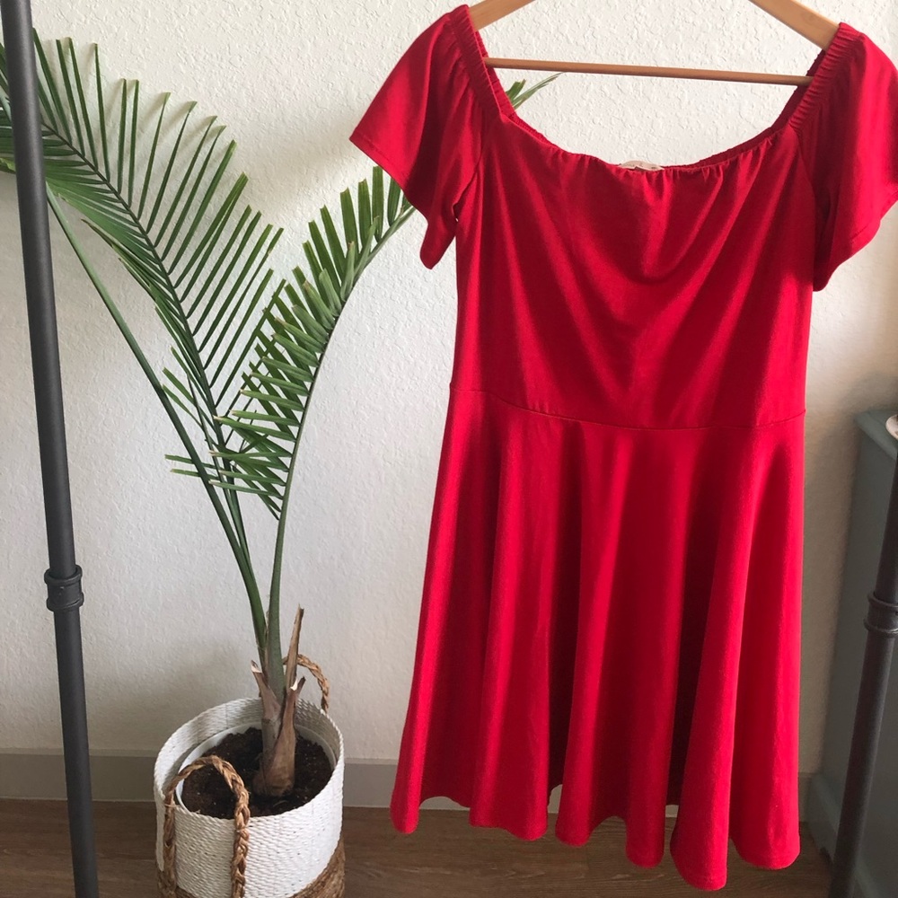 Mine Britton- Off the shoulder red dress- L